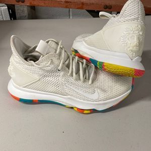 Nike White and Pink Athletic Shoes with Vibrant Sole